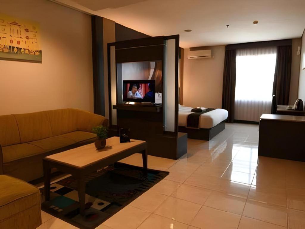 D'Arcici Hotel Cempaka Putih Джакарта Экстерьер фото